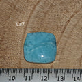 Larimar kabochon La7 – négyzetes/cushion alak, élénk türkiz-kék szín fehér felhős mintával, vonalzóval mérve