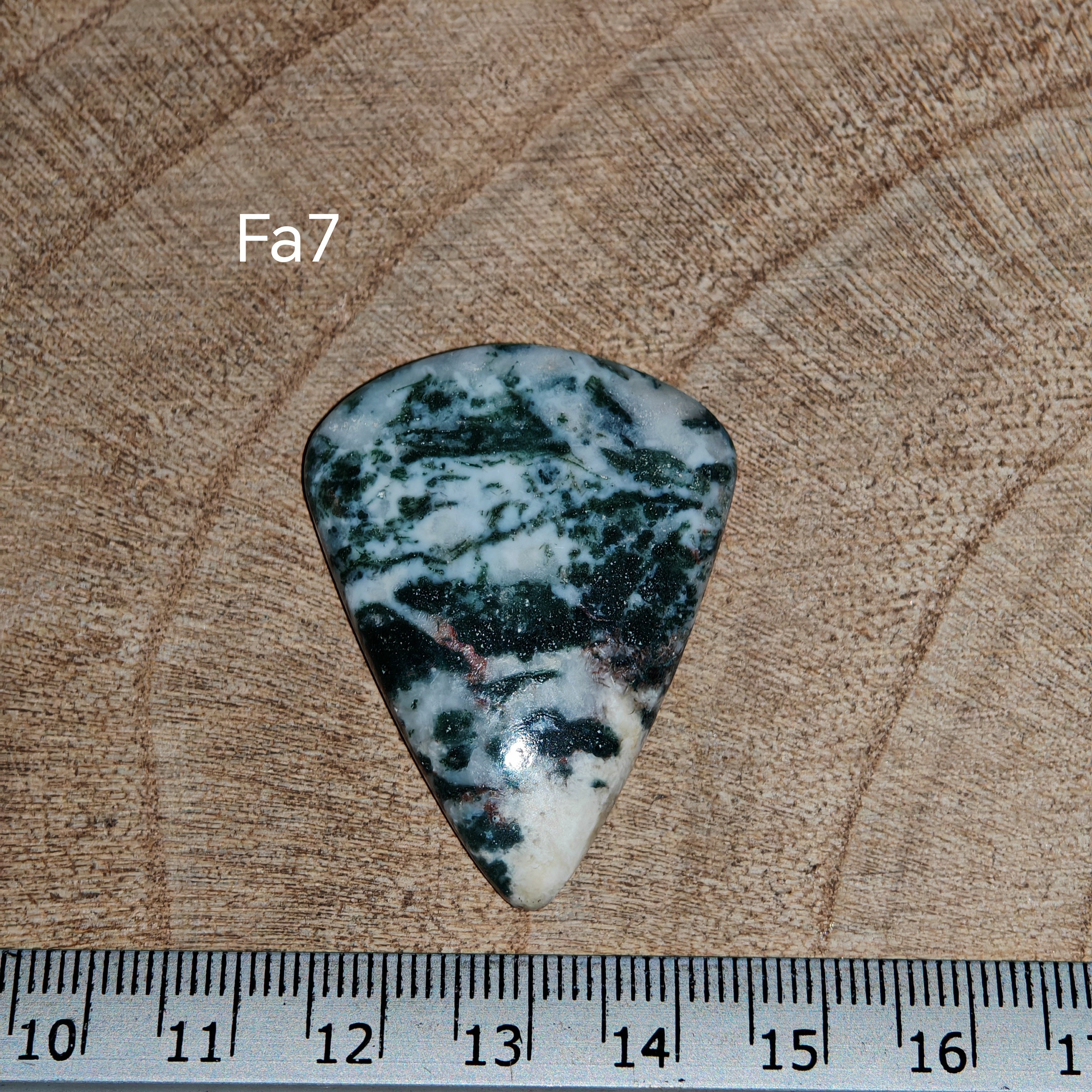 Fa achát kaboson Fa7 – természetes dendrites fehér kalcedon ásvány, egyedi darab