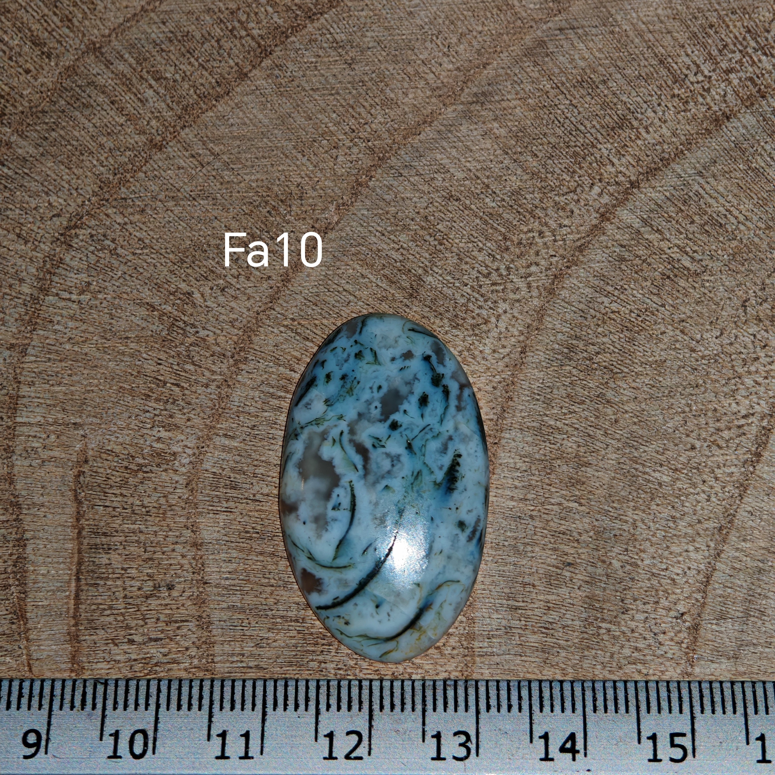 Fa achát kaboson Fa10 – természetes dendrites fehér kalcedon ásvány, egyedi darab