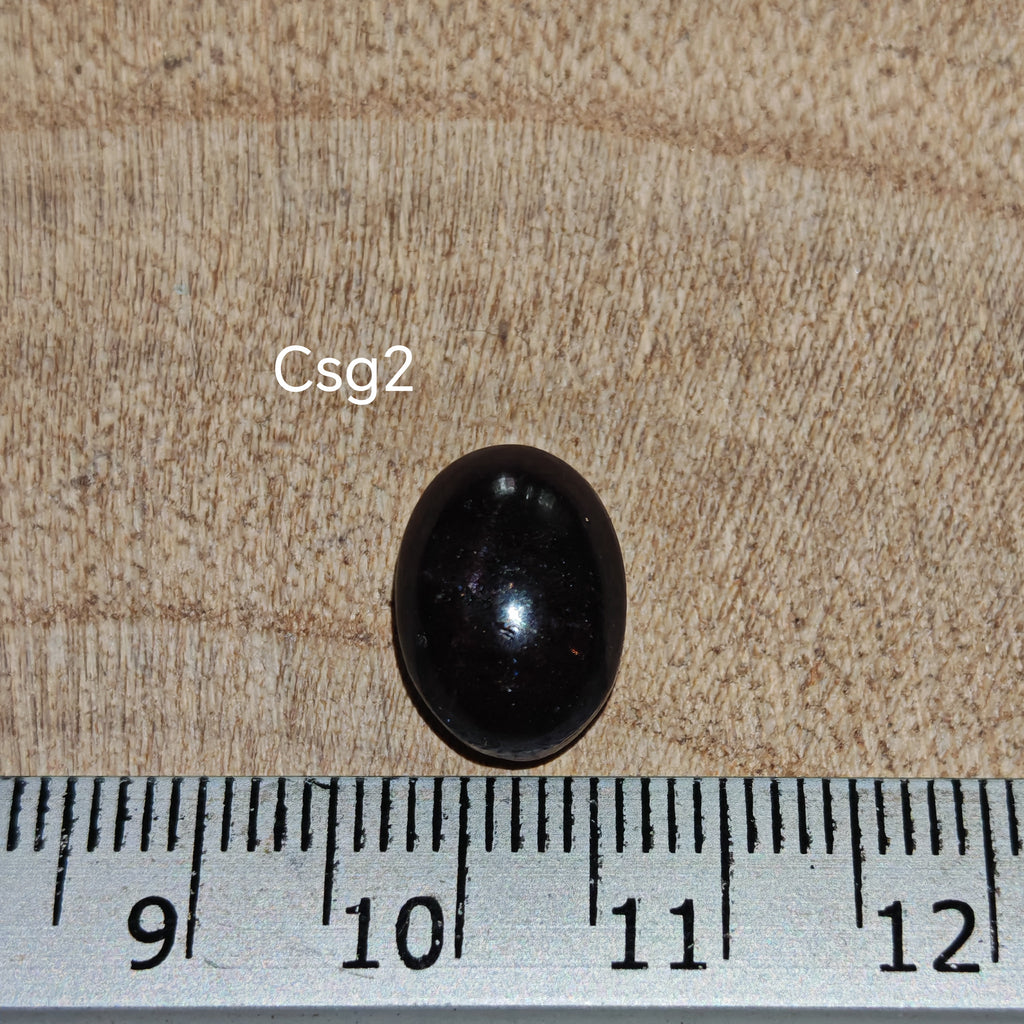 Star Garnet kabochon Csg2 – csillag gránát mérőszalaggal, méret referencia
