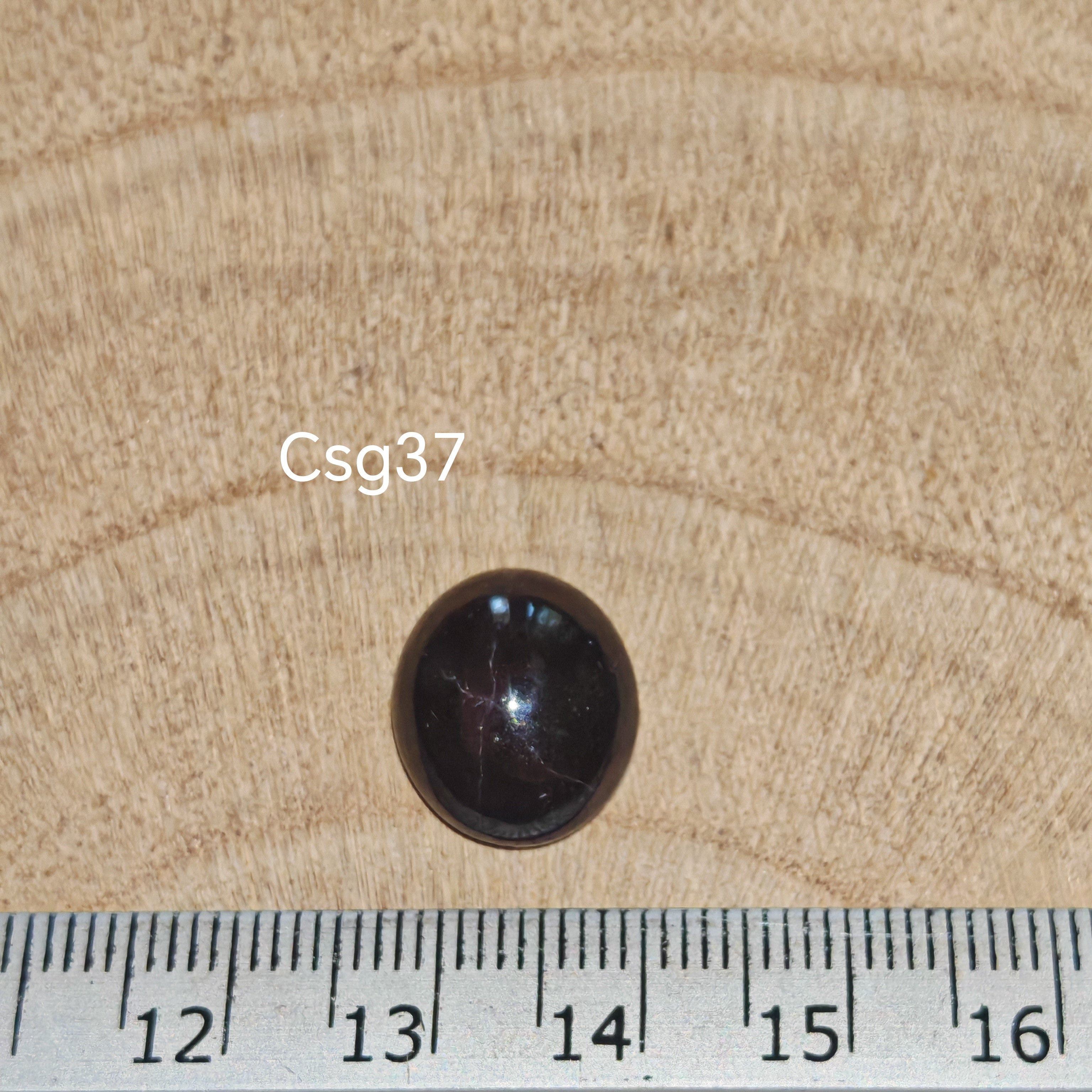 Star Garnet kabochon Csg37 – csillag gránát mérőszalaggal, méret referencia