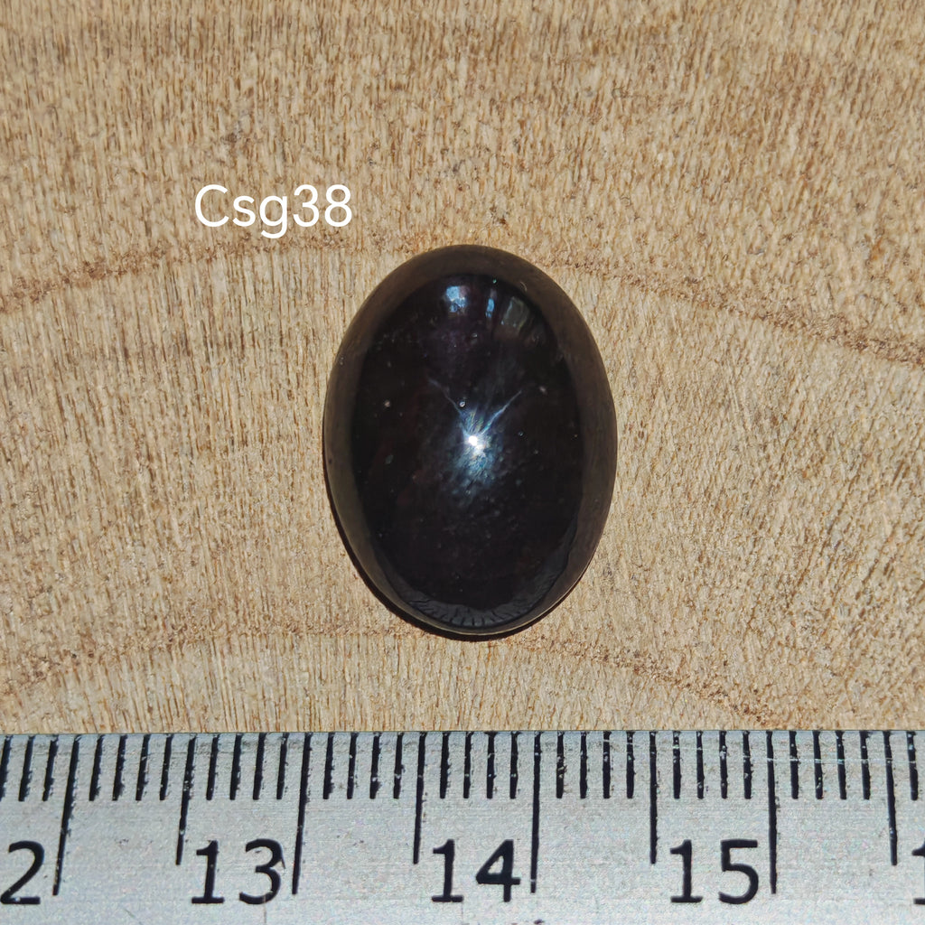 Star Garnet kabochon Csg38 – csillag gránát mérőszalaggal, méret referencia