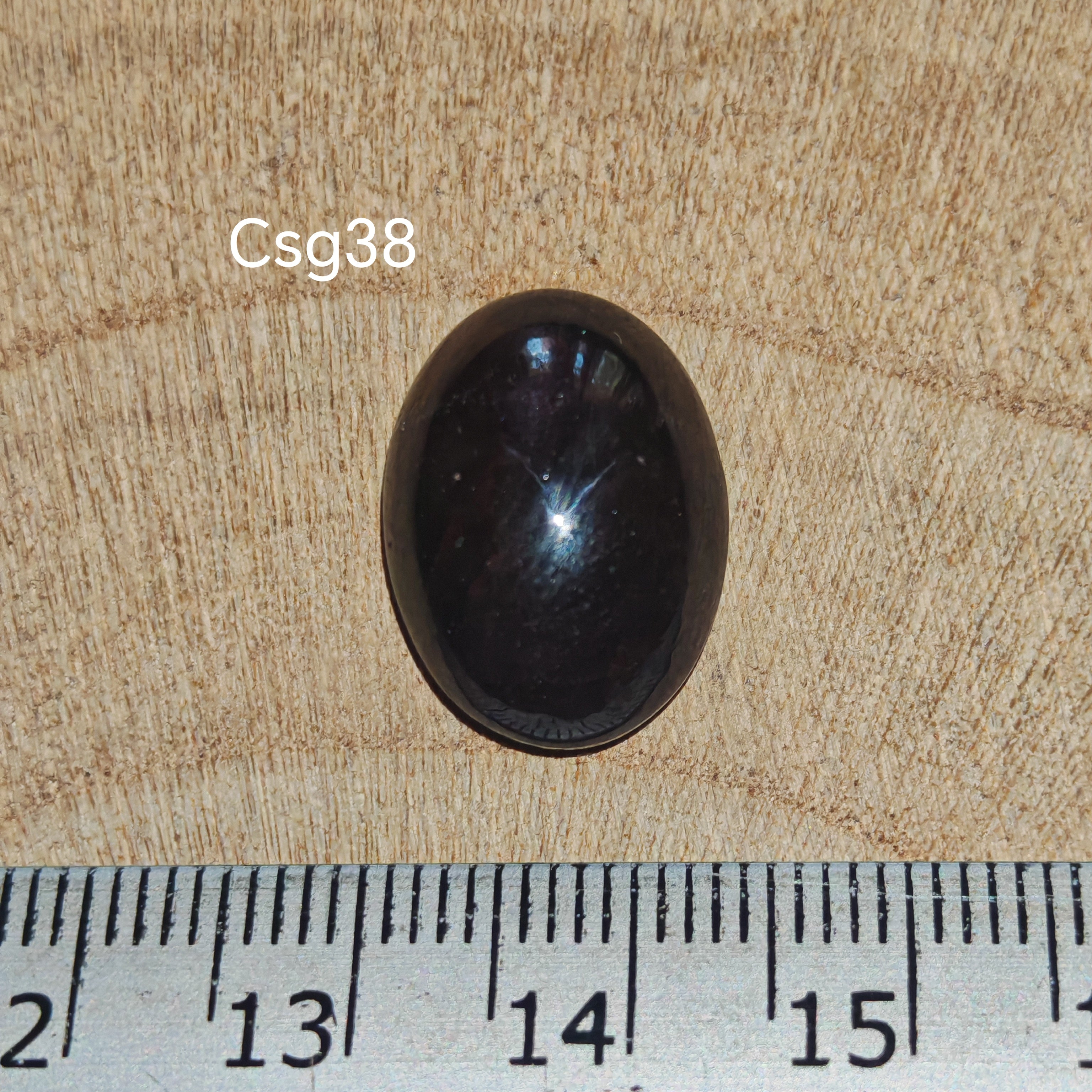 Star Garnet kabochon Csg38 – csillag gránát mérőszalaggal, méret referencia