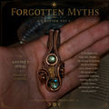 Ananke's Spiral – Forgotten Myths VIII. fejezet, kézzel készített labradorit vörösréz medál kézben tartva, görög mitológia ihlette
