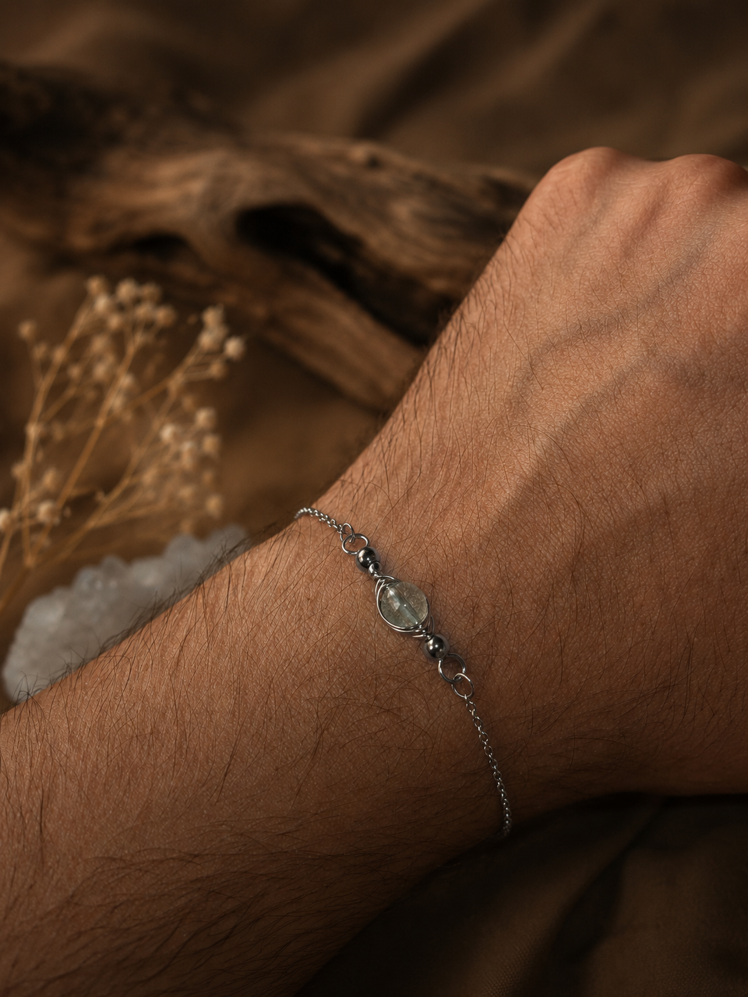 Lodalit garden kvarc karkötő orvosi acél drótfonásban csuklón viselve – YourCrystal