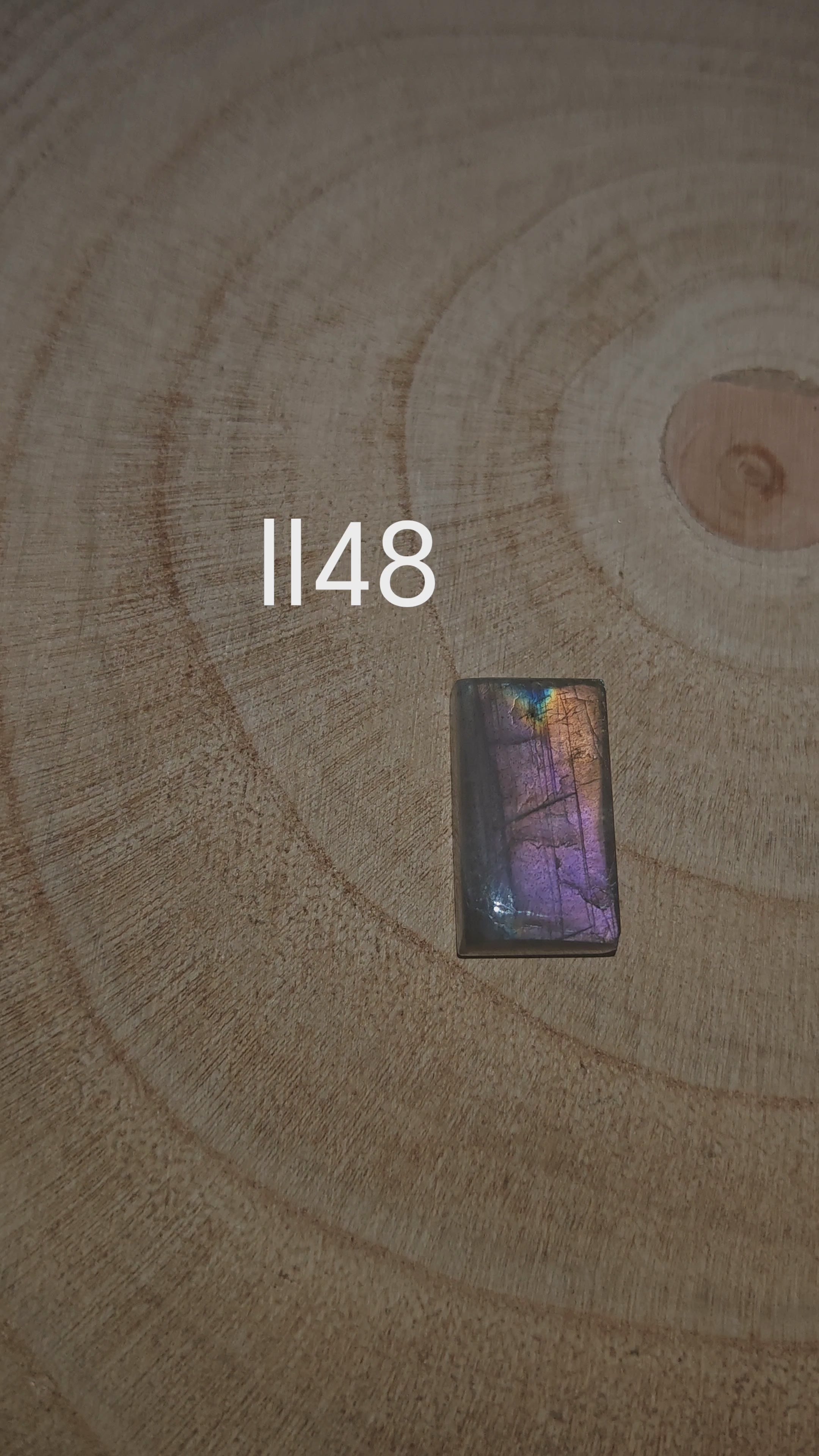 Lila labradorit kaboson – LL48