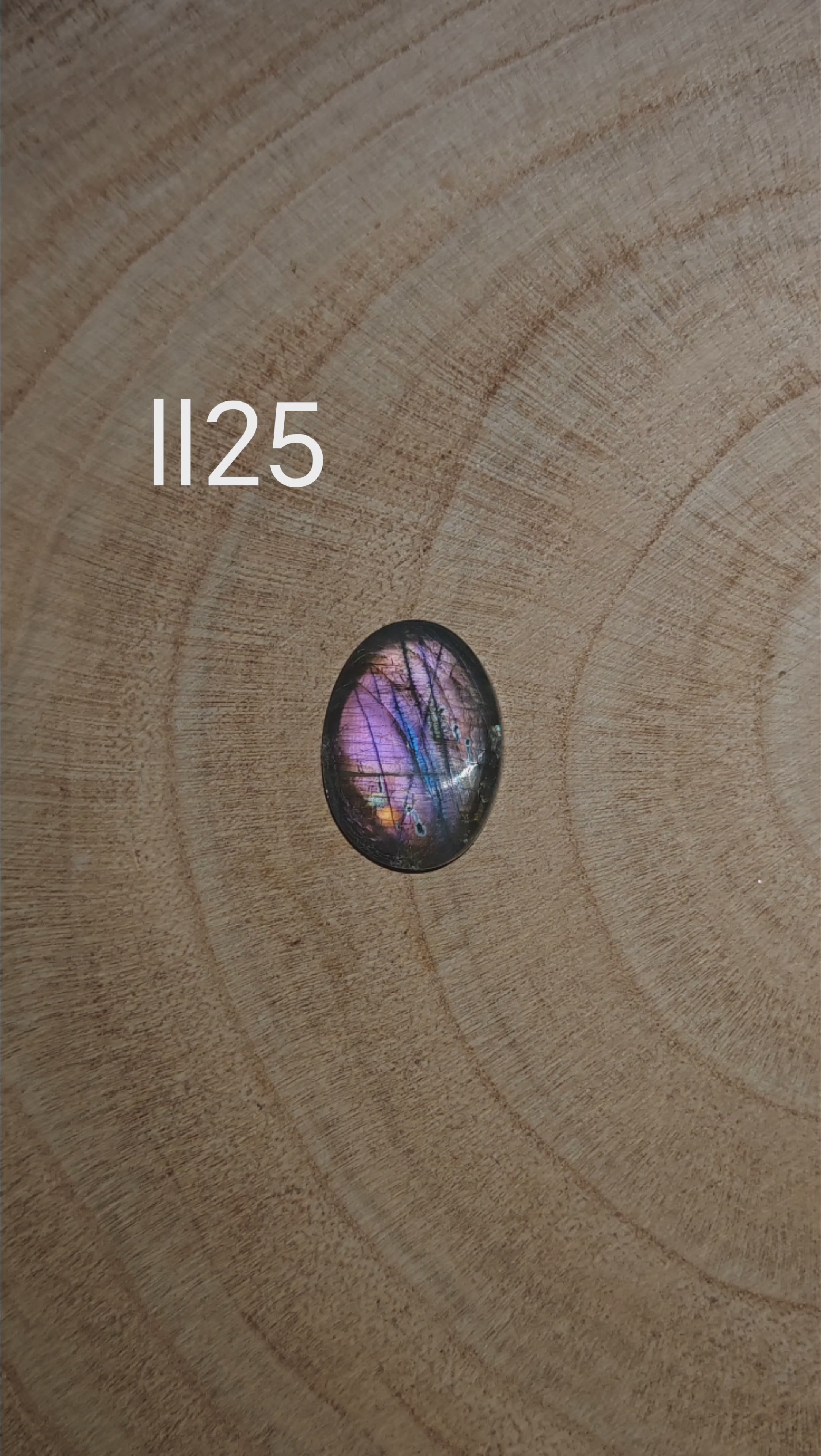 Lila labradorit kaboson – Ll25
