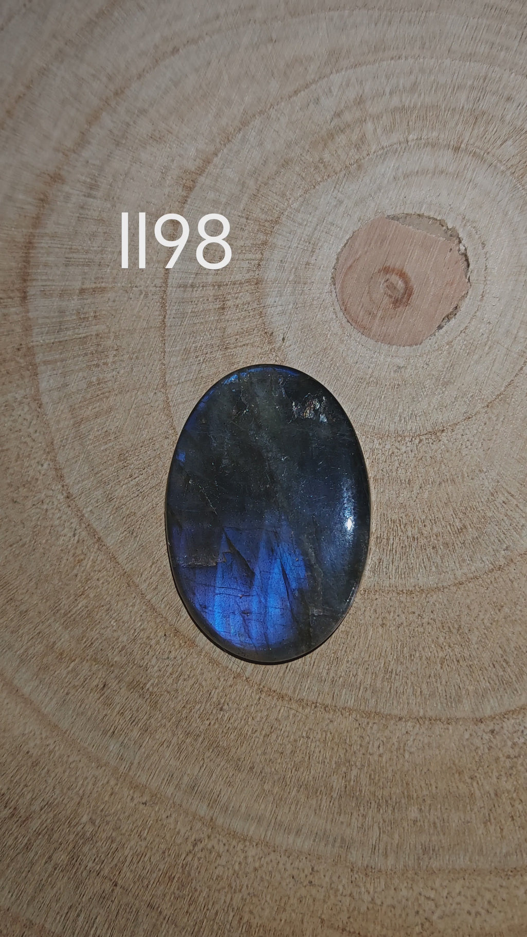 Lila labradorit kaboson - Ll98