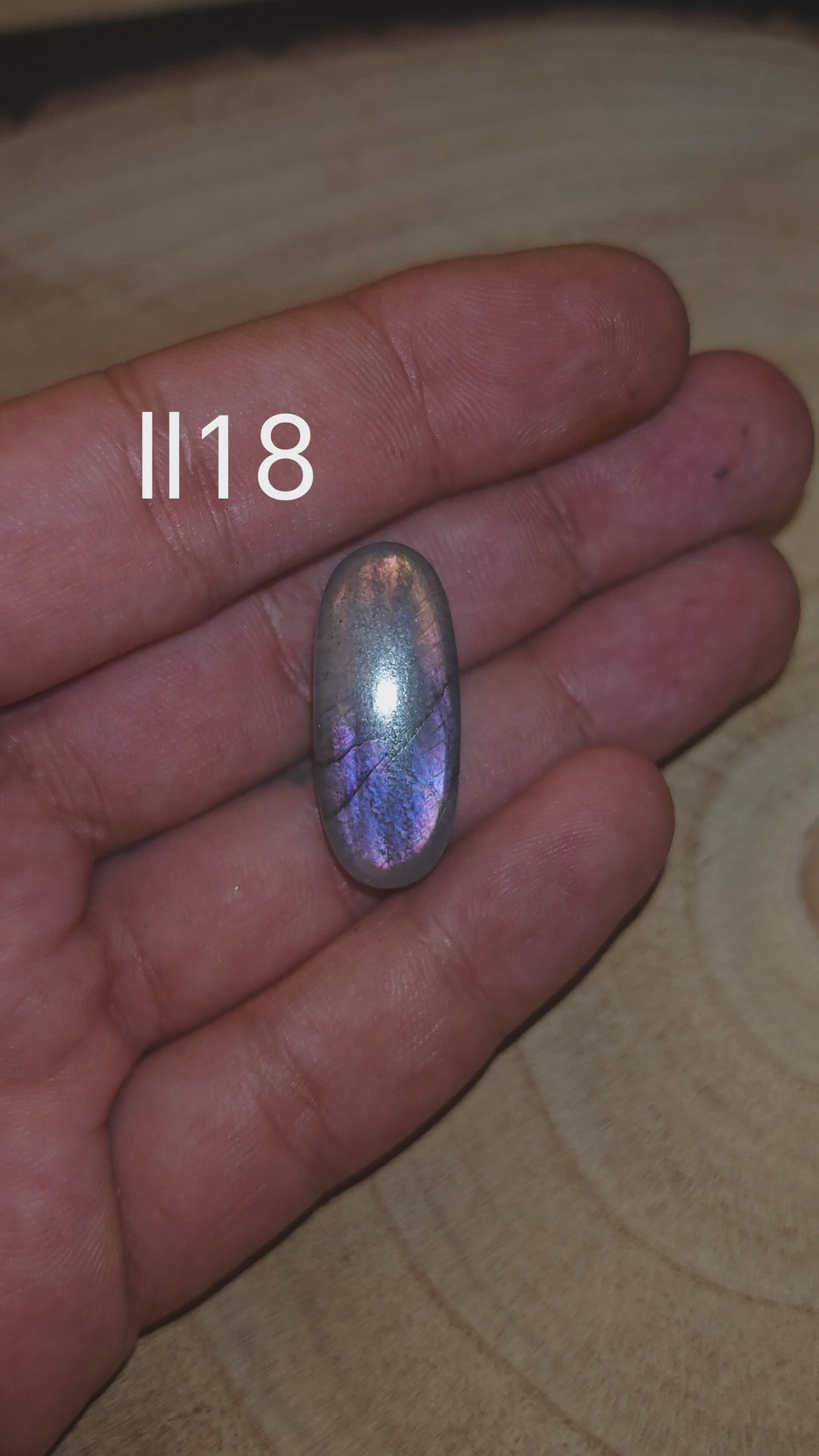 Lila labradorit kaboson - Ll18