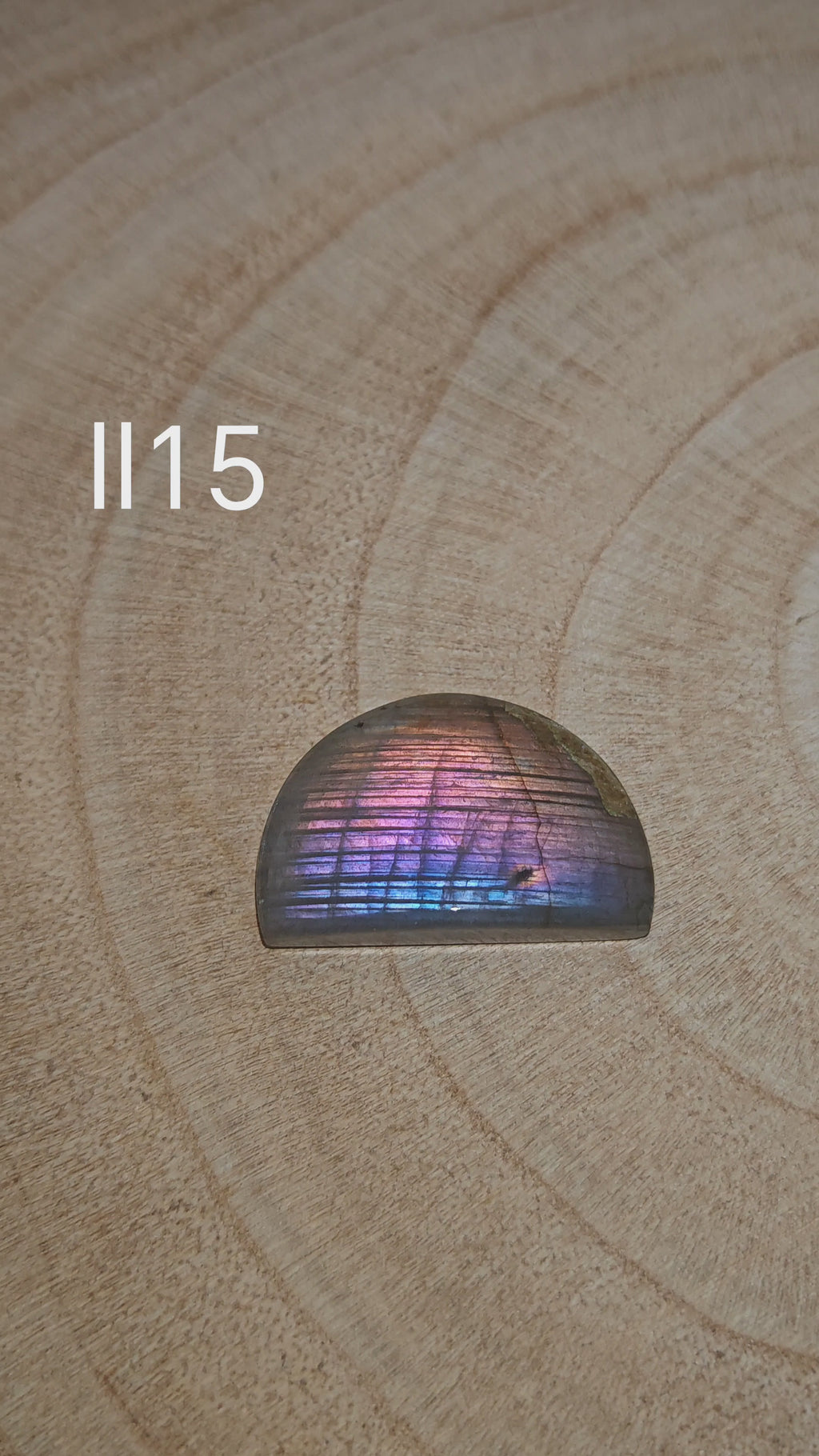 Lila labradorit kaboson – Ll15