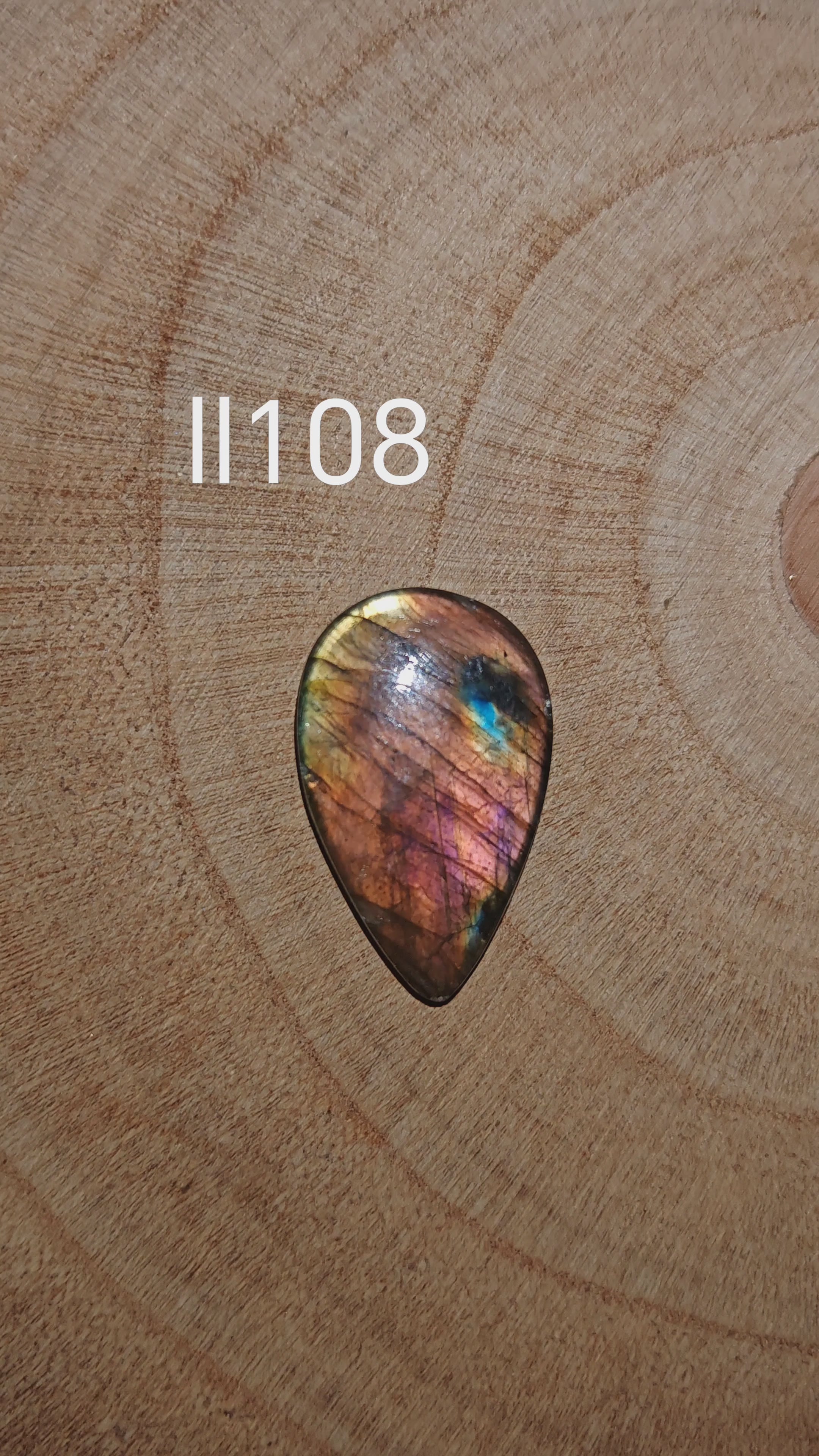 Lila labradorit kaboson – Ll108