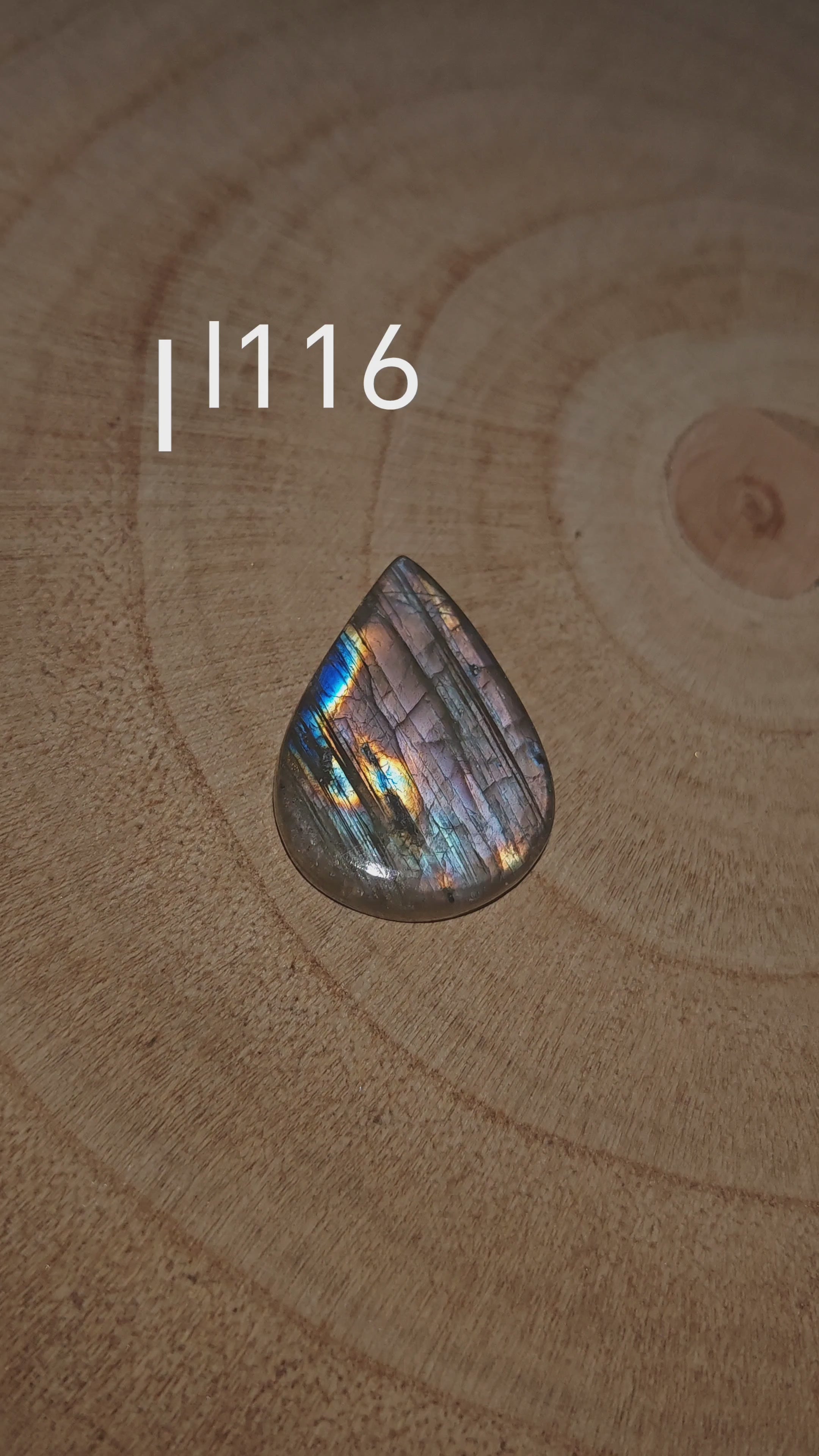 Lila Labradorit kaboson - Ll116