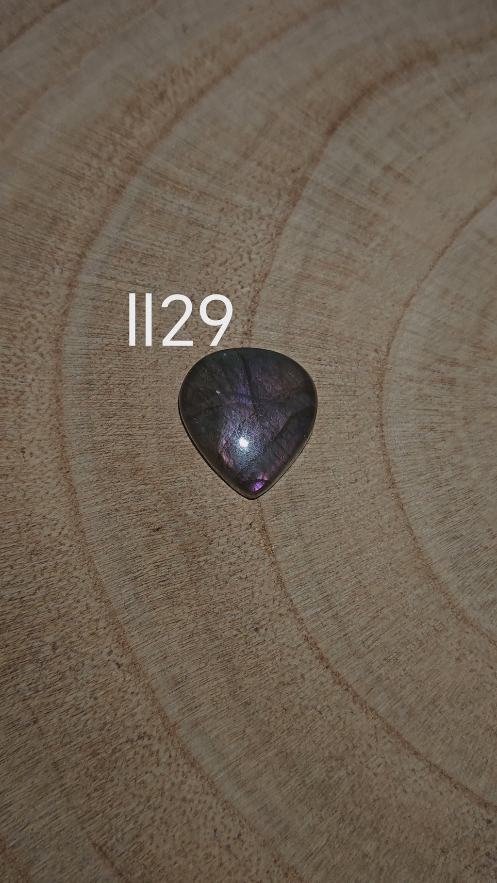 Lila labradorit kaboson – Ll29