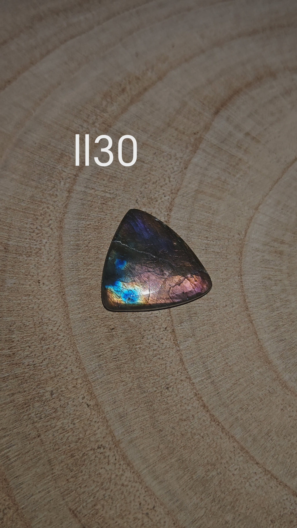 Lila labradorit kaboson – Ll30