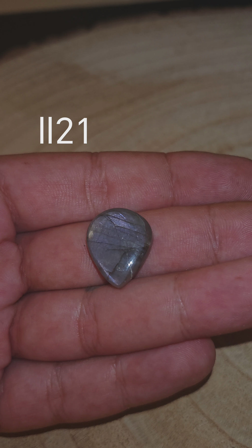 Lila Labradorit kaboson - Ll21