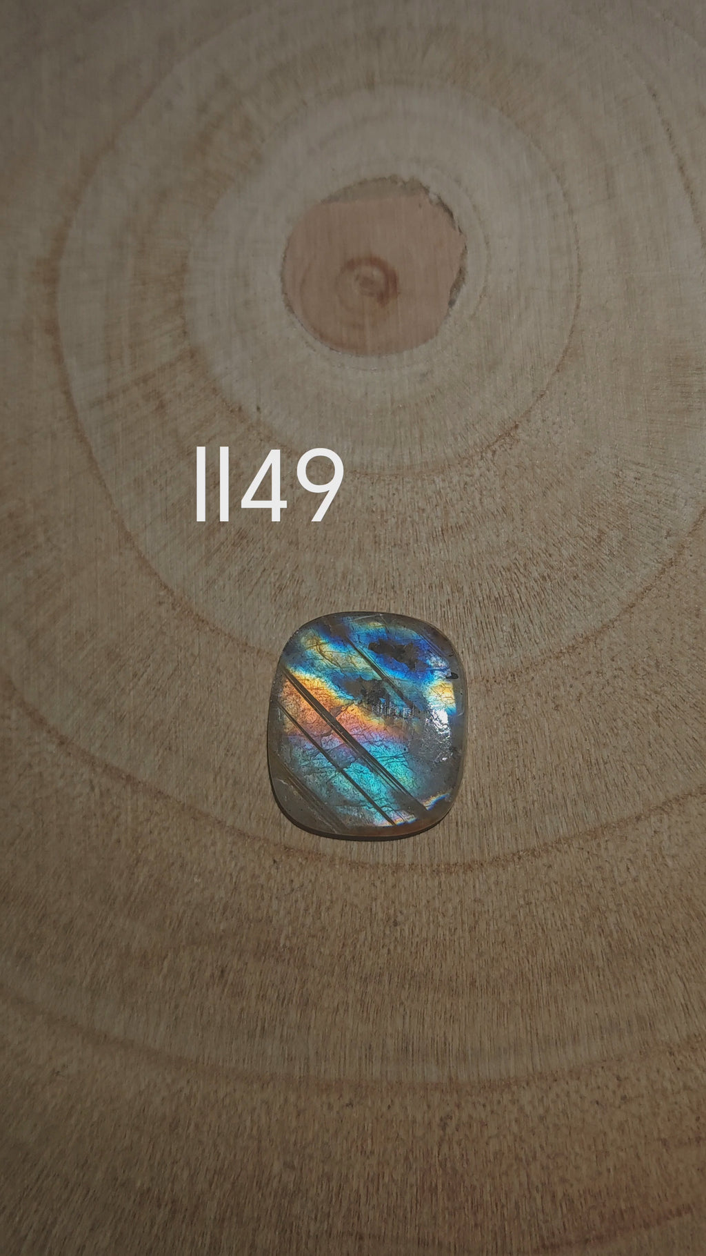 Lila labradorit kaboson – Ll49