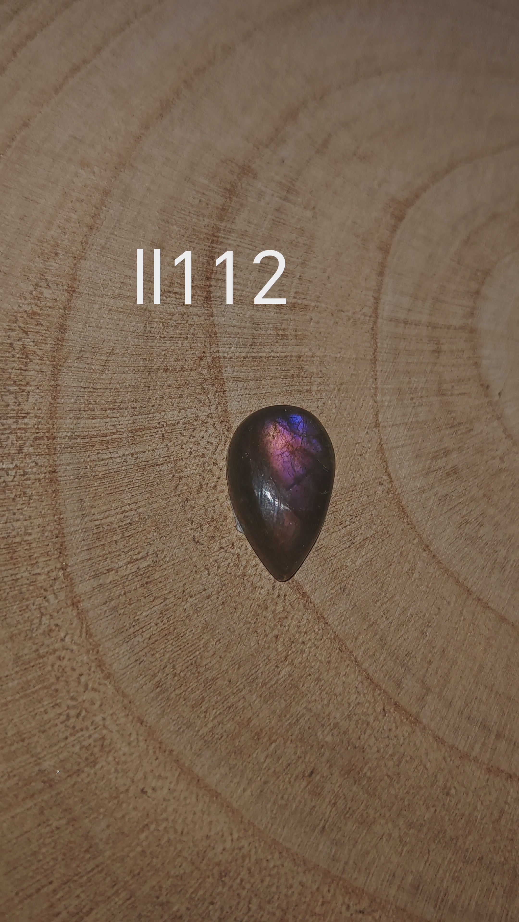 Lila labradorit kaboson – Ll112