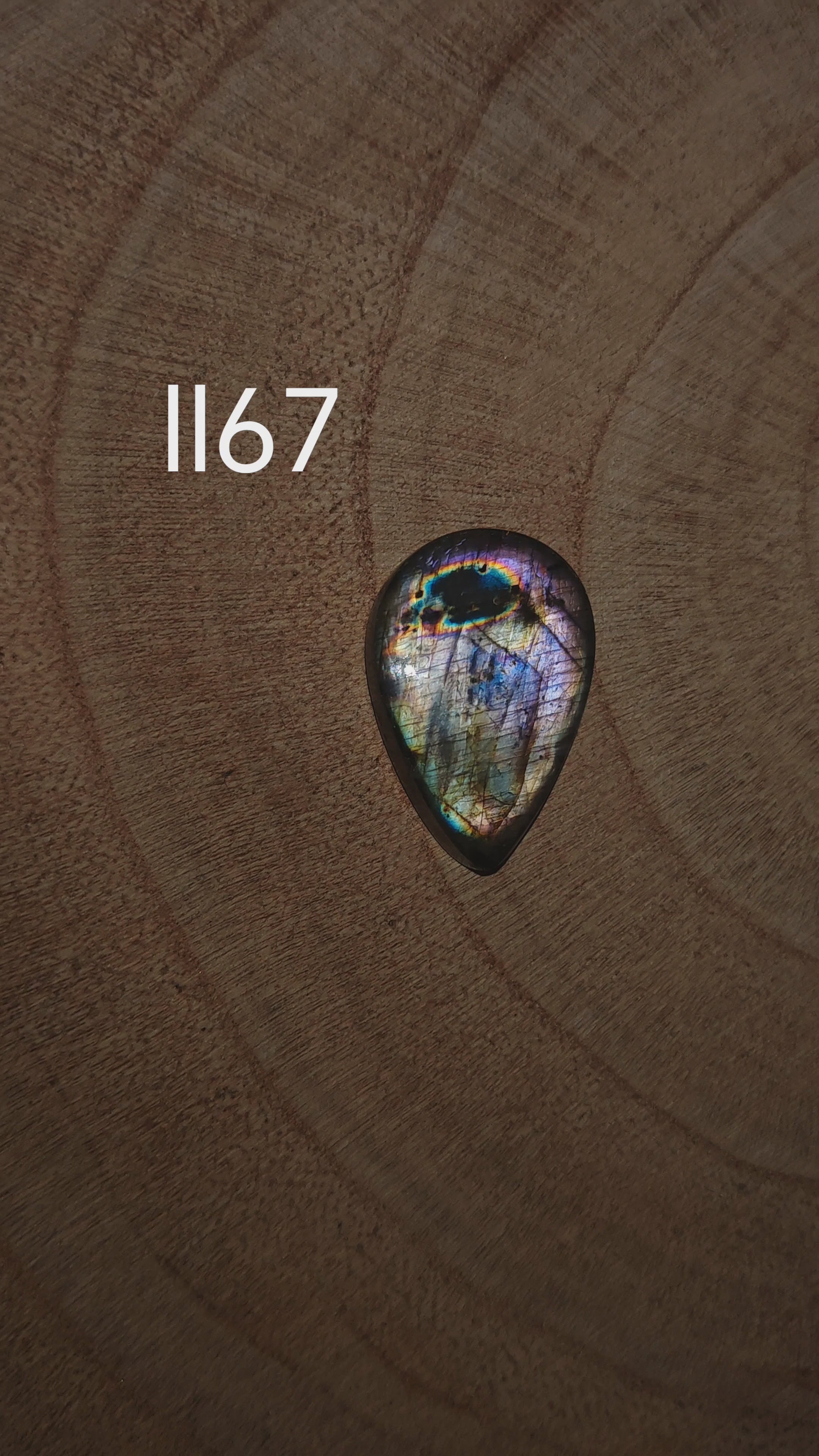 Lila labradorit kaboson - Ll67