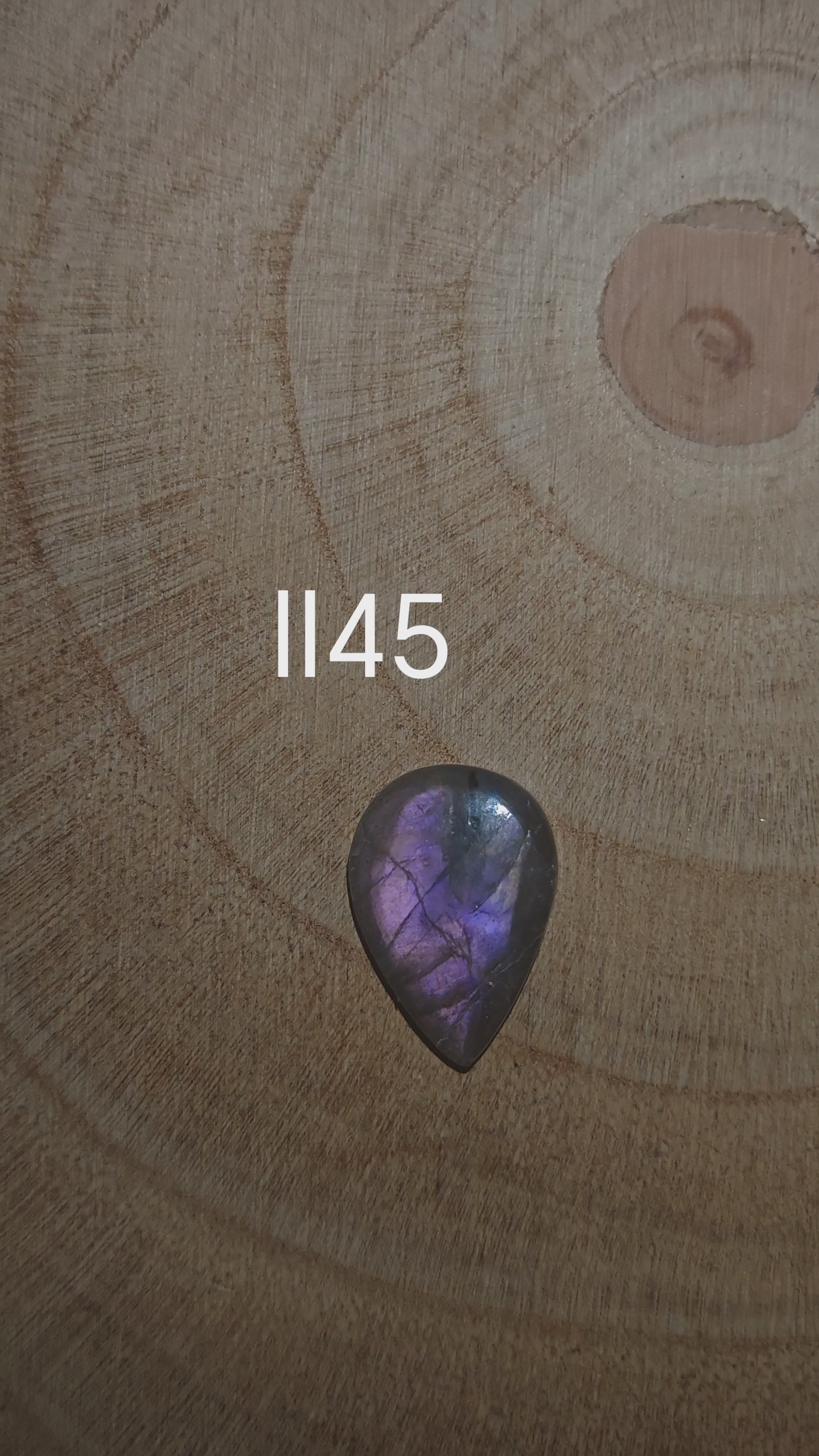 Lila labradorit kaboson - Ll45