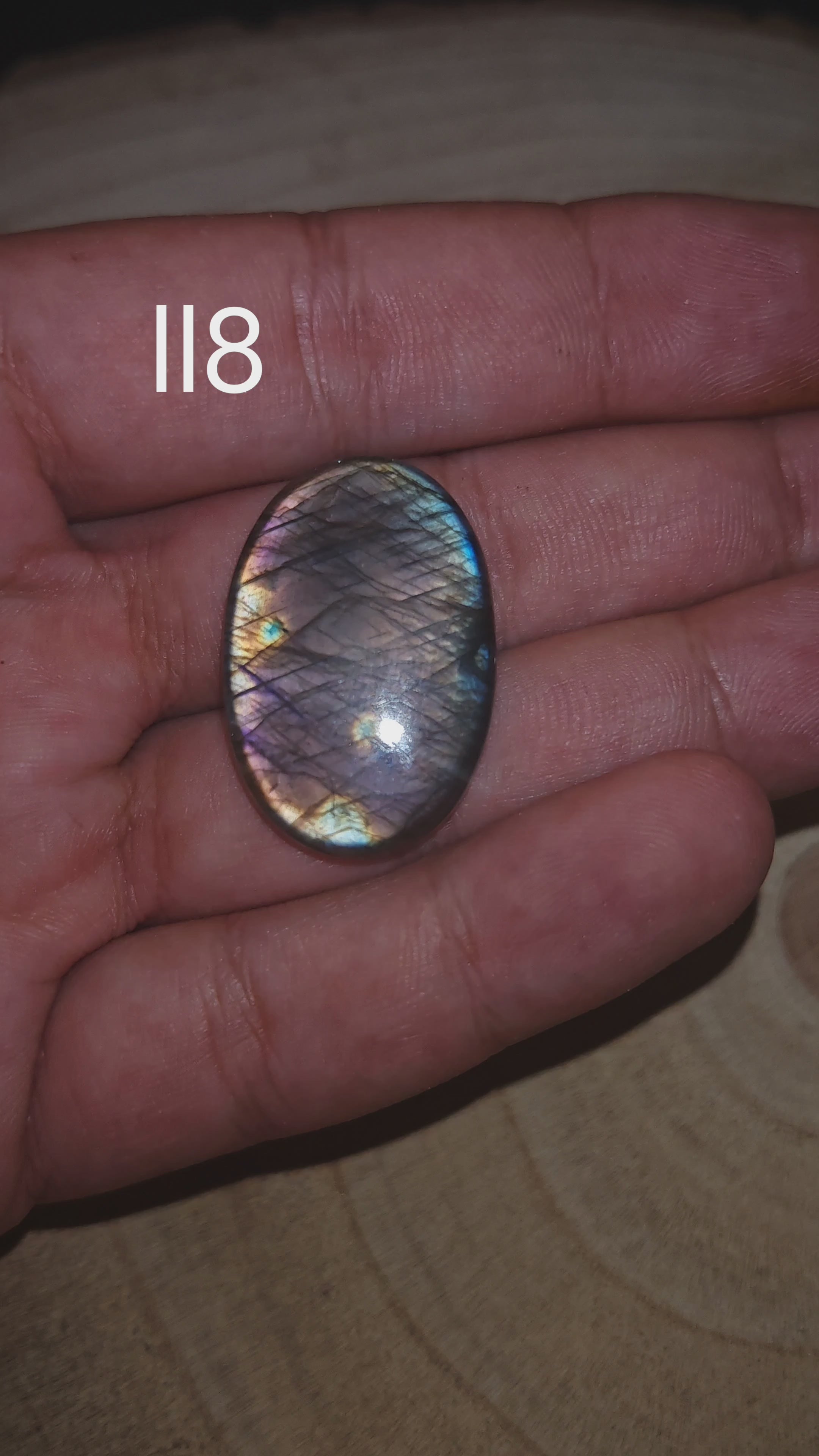 Lila labradorit kaboson - Ll8