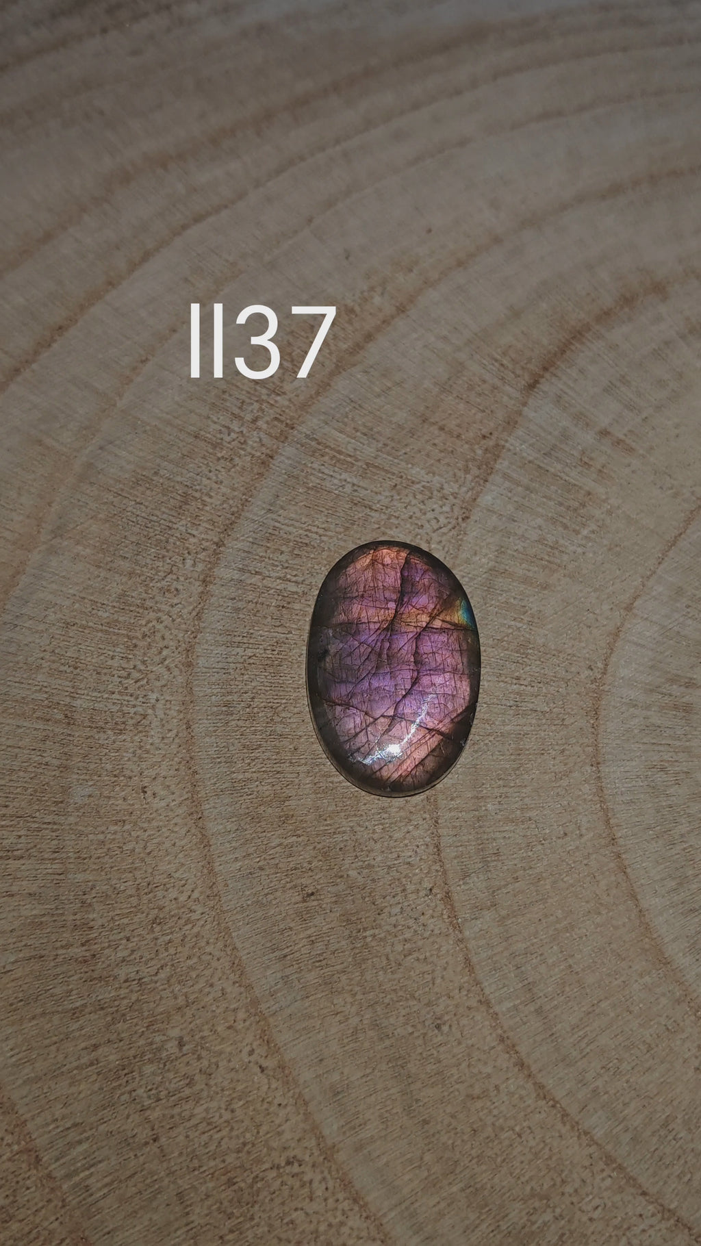 Lila labradorit kaboson – Ll37