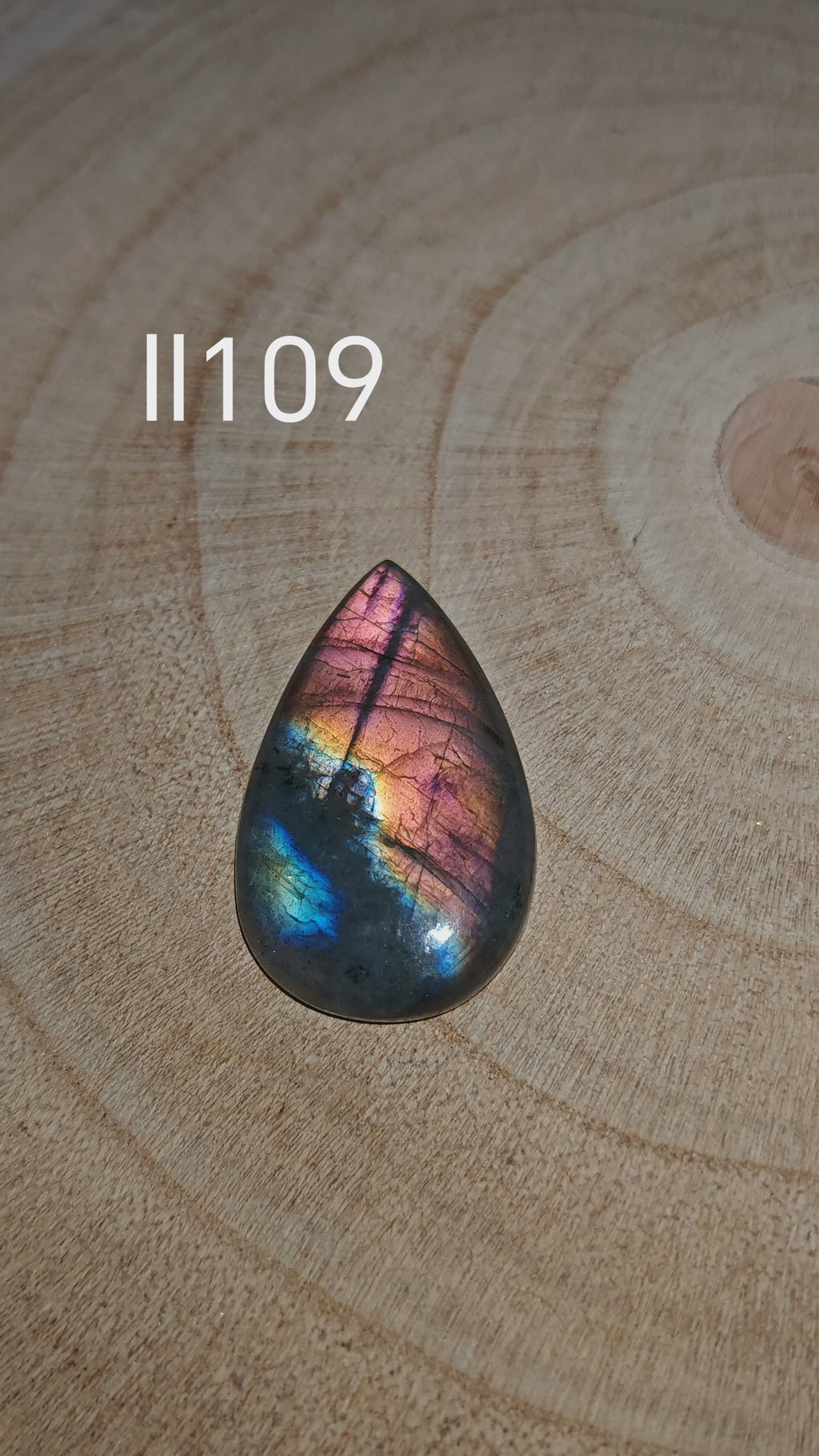 Lila labradorit kaboson – Ll109