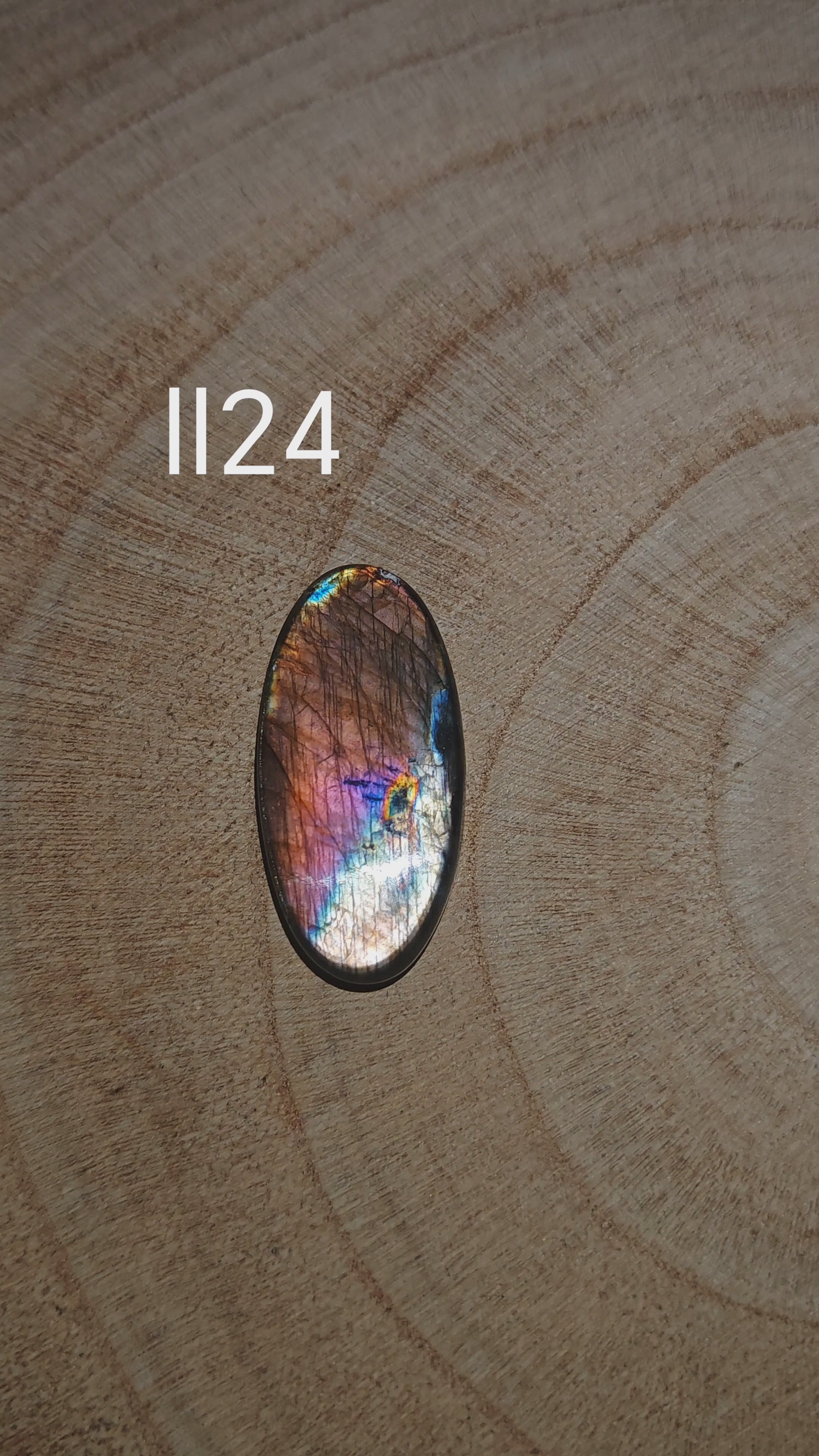 Lila labradorit kaboson - Ll24