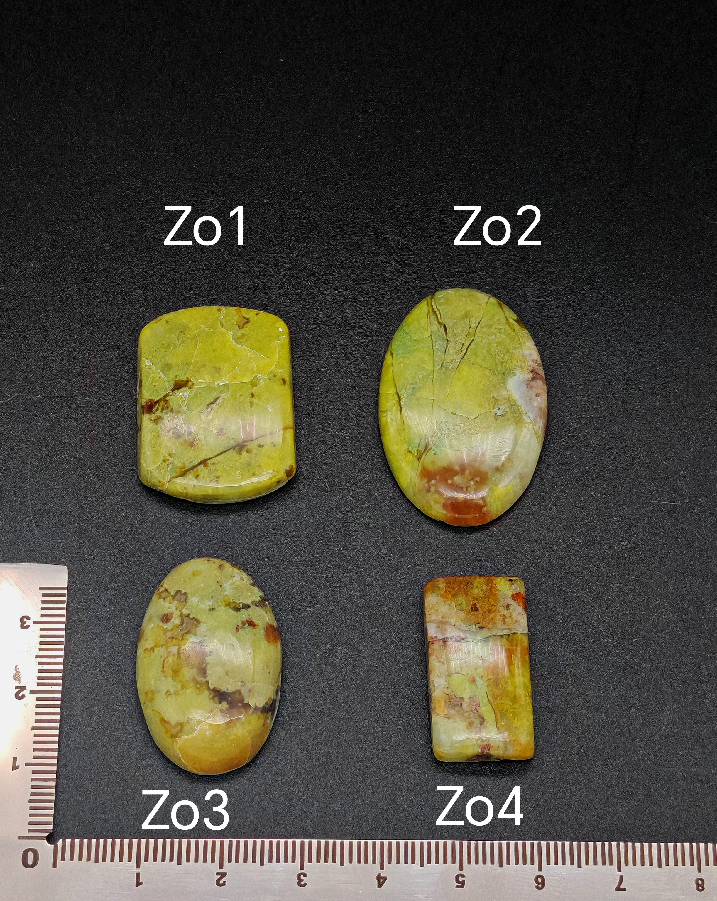  Zöld opál kabochon kollekció – természetes zöld opál drágakövek felülnézetből, egyedi darabok